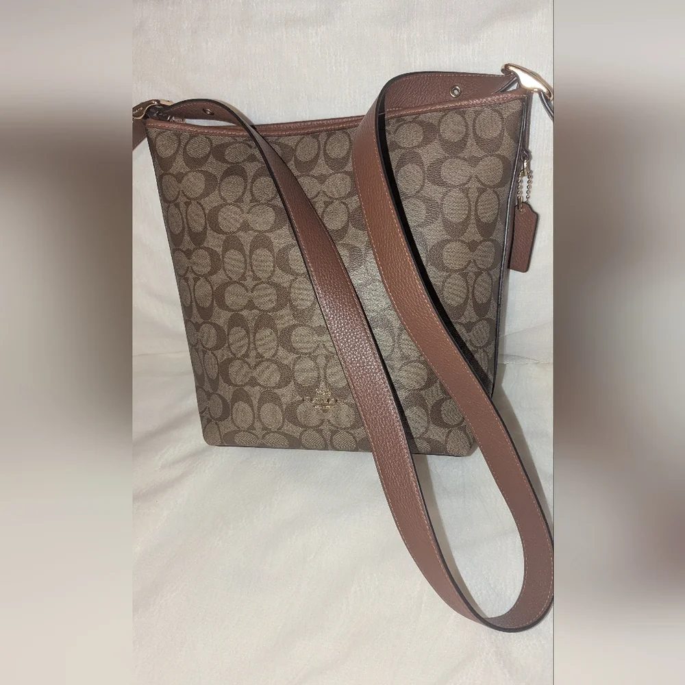 Coach Val Signature Duffle Bag With COA Khaki Brown Gold EUC